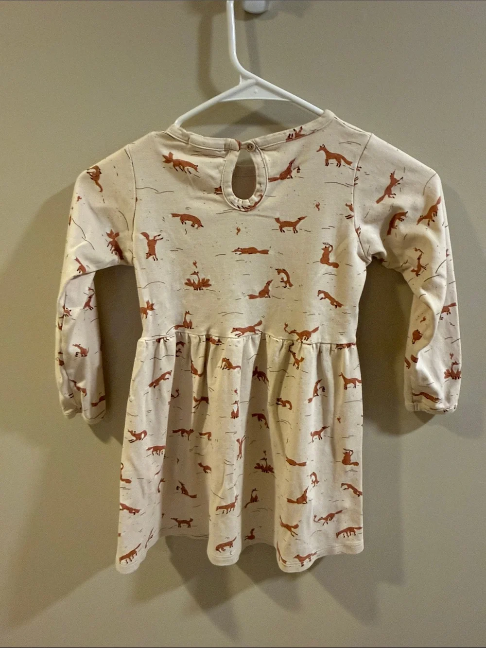 Red Caribou light cream